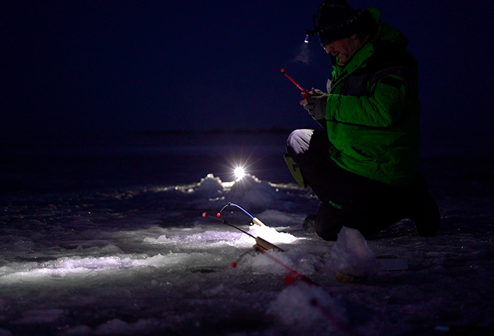 Ловля корюшки ночью.jpg