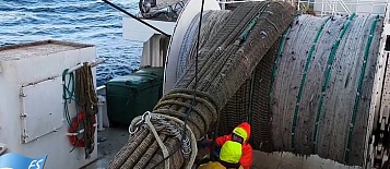 Промысел путассу тралом Атлантика-2600 производства Fishering Service